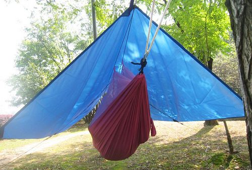 Choosing a hammock tarp camping: Full coverage or not?