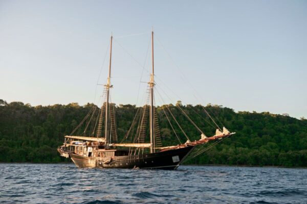 Discover Raja Ampat with the Amandira Yacht